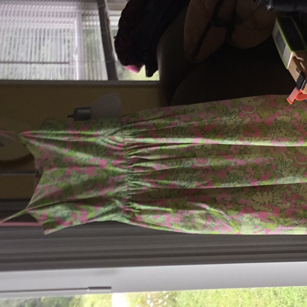 A beautiful cotton Lilly Pulitzer dress size 2.